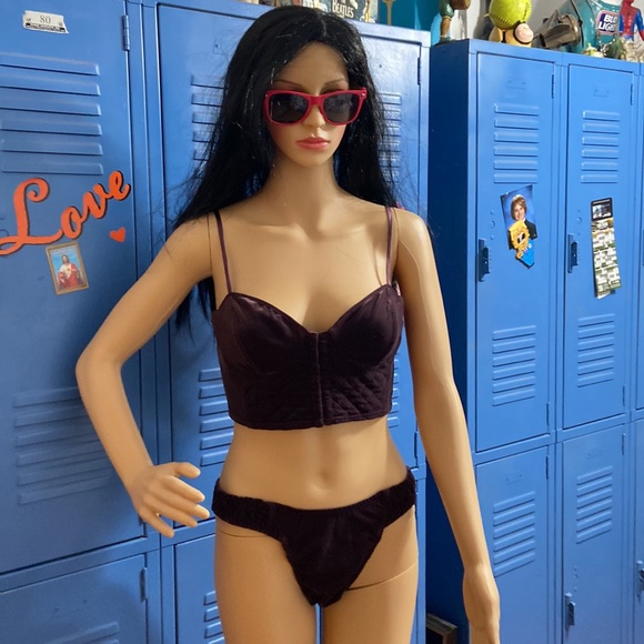 Vintage 90’s Velvet Bra & Panty set. - Picture 2 of 12